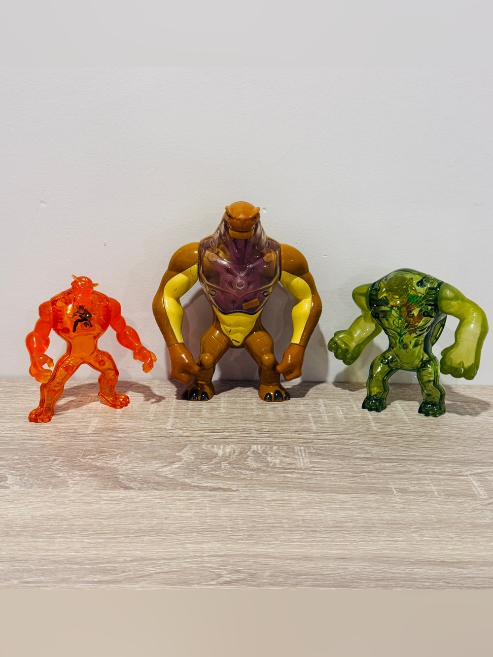 Bandai Ben 10 Action Figure Lot - 6" DNA Alien Heroes Humungousaur & Translucent